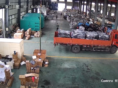 7臺上柴動力30千瓦柴油發電機組裝車發往寧波